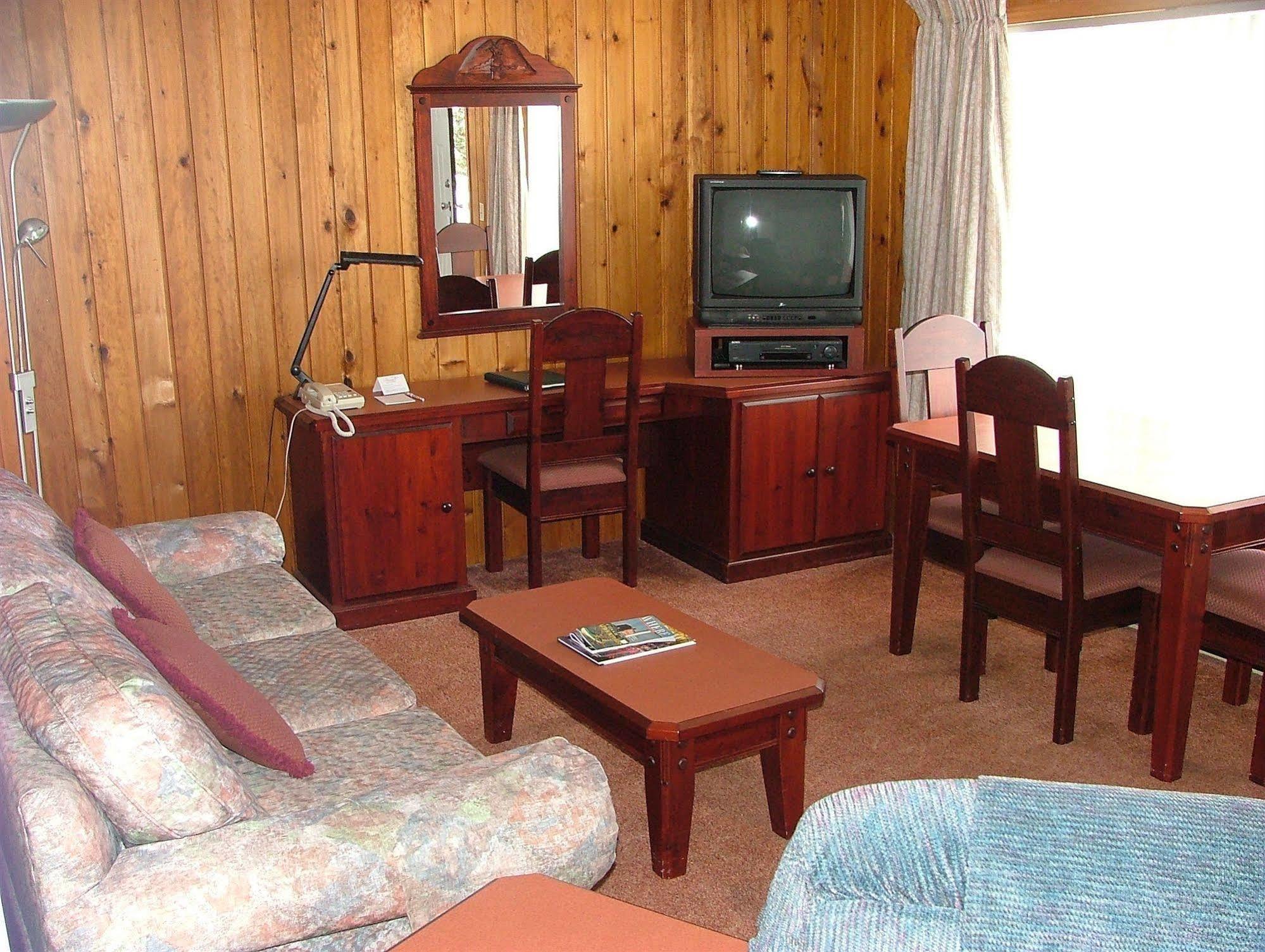 סידני The Cedarwood Inn & Suites מראה חיצוני תמונה